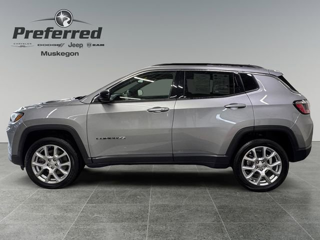 Used 2023 Jeep Compass Latitude image 9