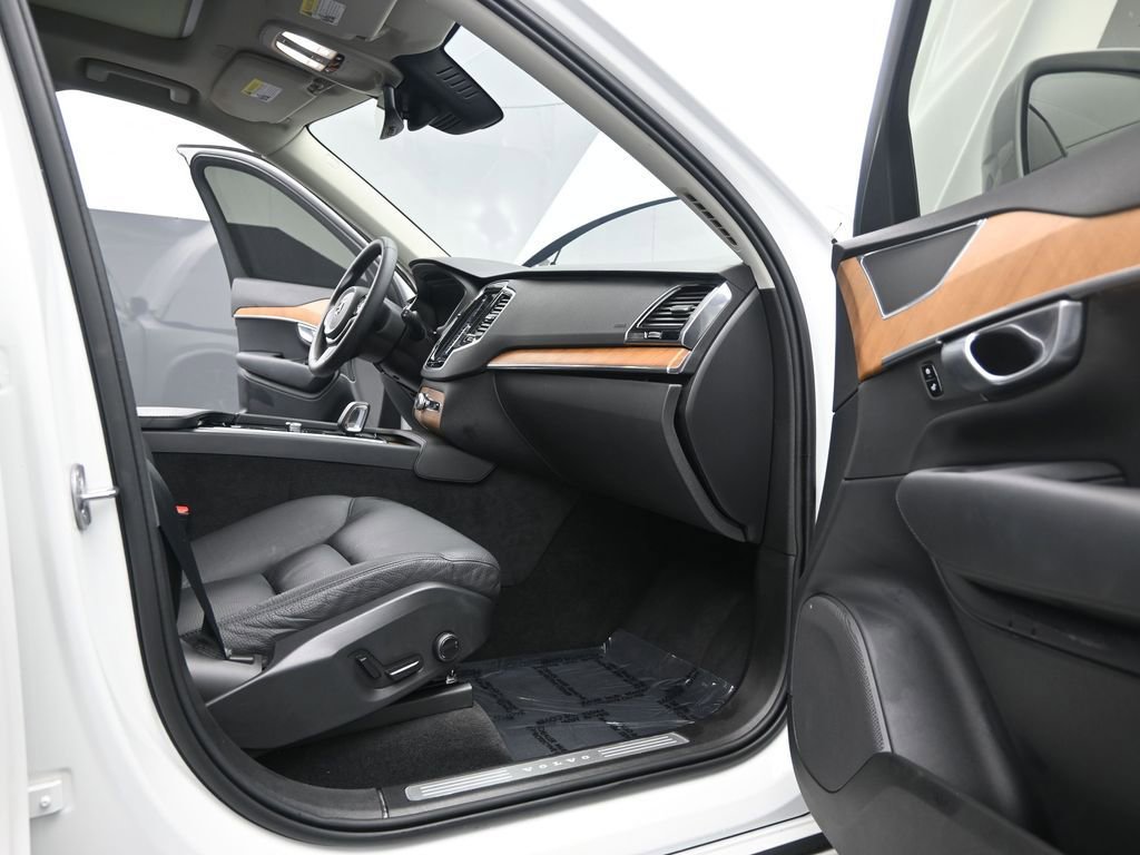 Certified 2024 Volvo XC90 B5 Plus image 17