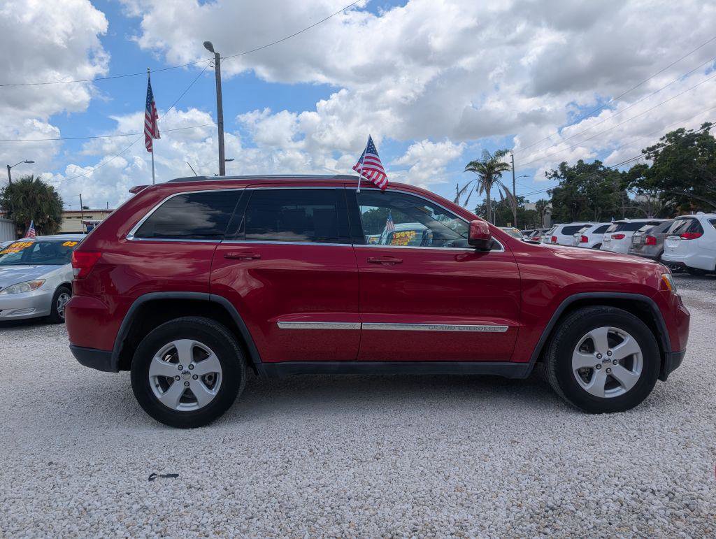 Used 2011 Jeep Grand Cherokee Laredo image 4