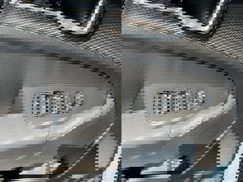 New 2025 Kia Sportage LX image 17