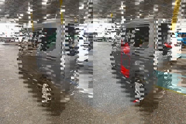 Used 2017 Ford Transit Connect XL image 3