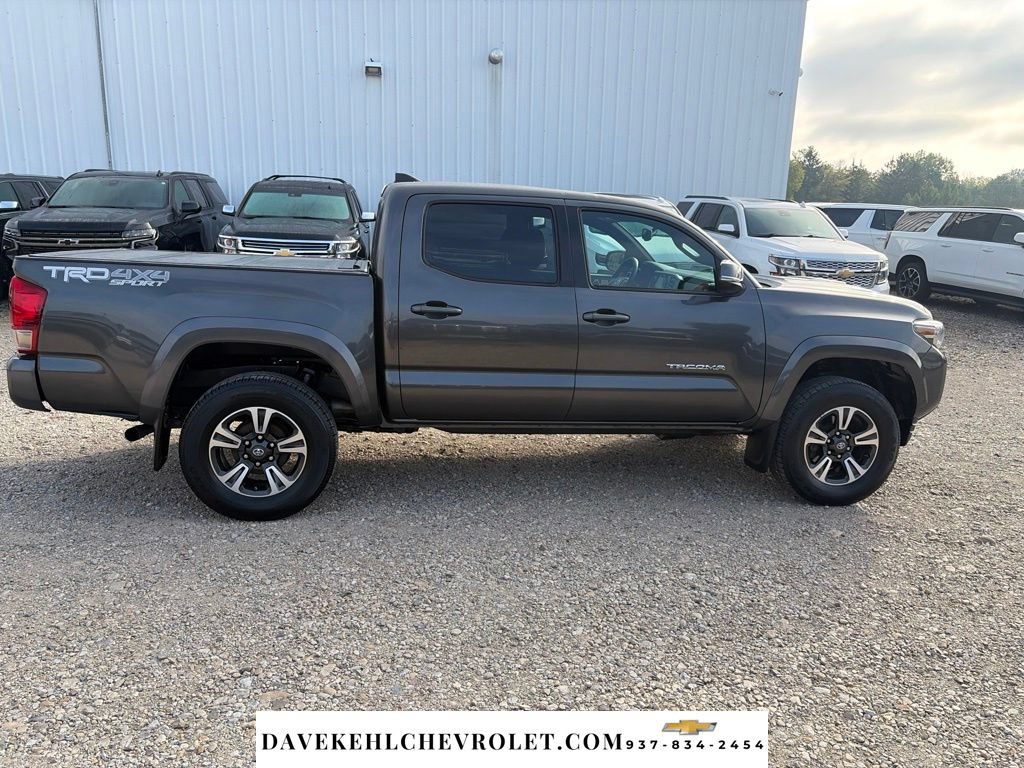 Used 2016 Toyota Tacoma TRD Sport AWD/4WD image 6