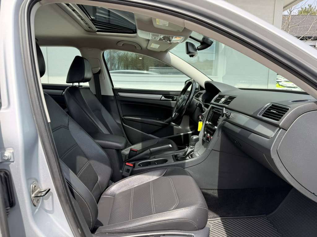 Used 2014 Volkswagen Passat TDI SE FWD image 18