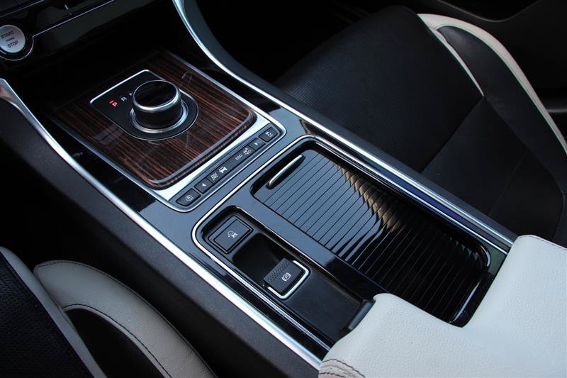 Used 2018 Jaguar XF S AWD/4WD image 42