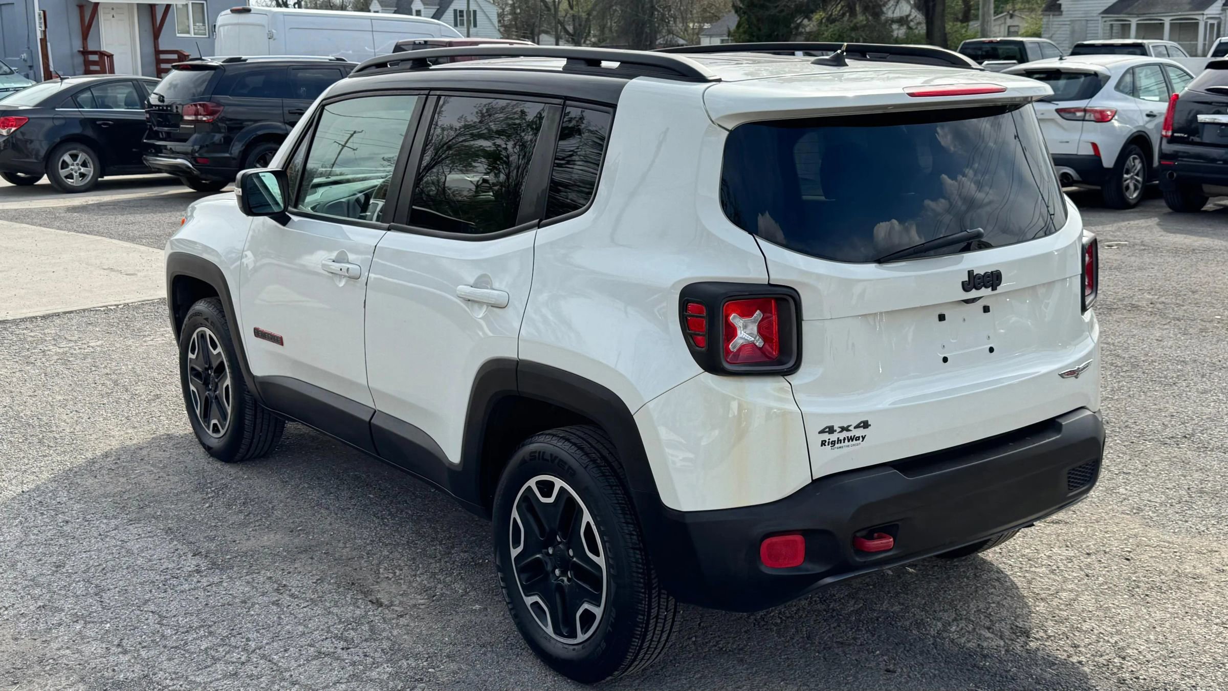 Used 2016 Jeep Renegade Trailhawk AWD/4WD image 3