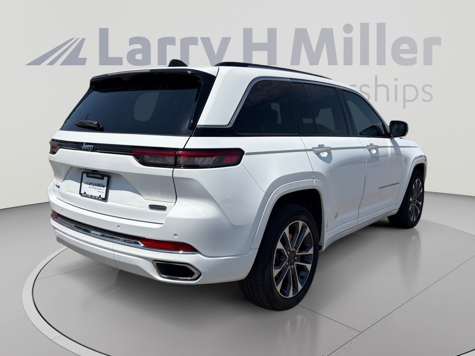 Used 2023 Jeep Grand Cherokee Overland w/ Advanced Protech Group III AWD/4WD image 6