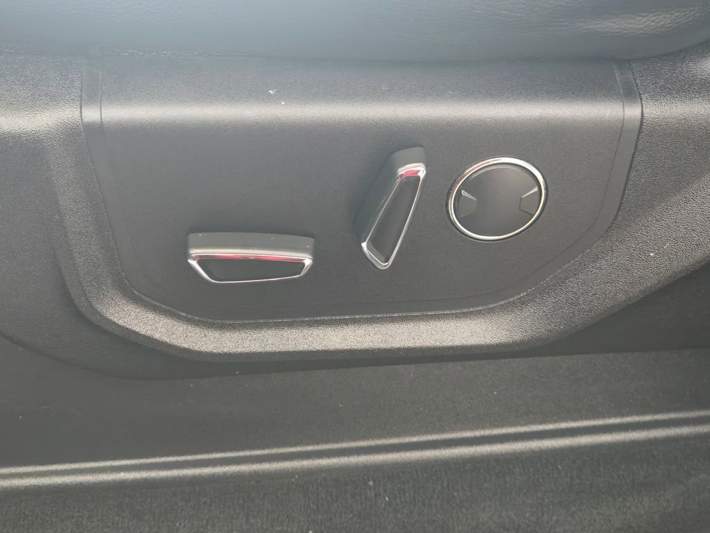 Used 2018 Ford F250 Lariat w/ Chrome Package image 13