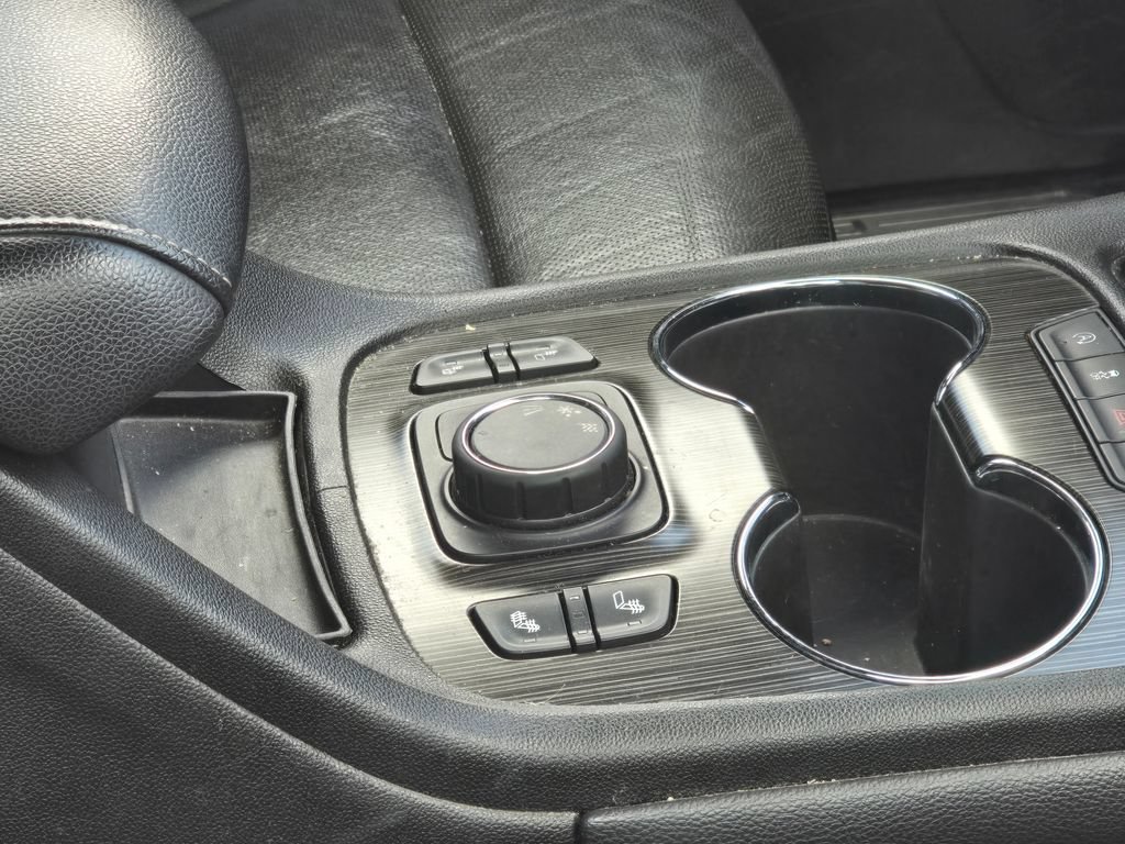 Used 2023 GMC Acadia SLT FWD image 13