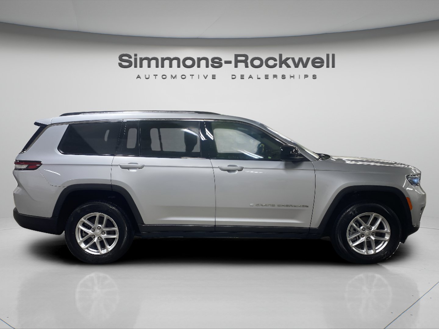 Used 2023 Jeep Grand Cherokee L Laredo AWD/4WD image 6