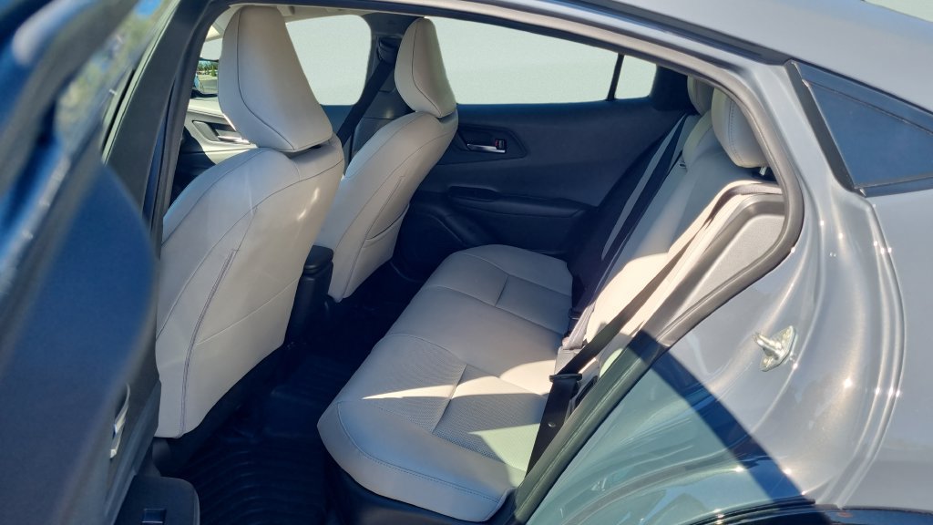 Used 2024 Toyota Prius XLE FWD image 13