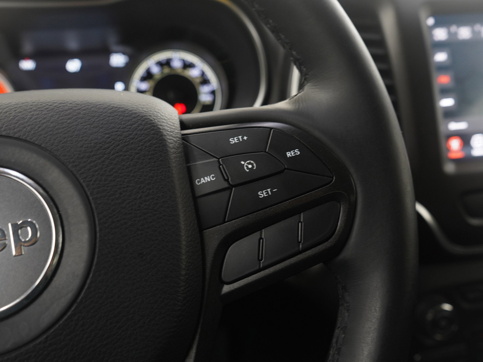 Used 2019 Jeep Cherokee Trailhawk w/ Cold Weather Group image 26