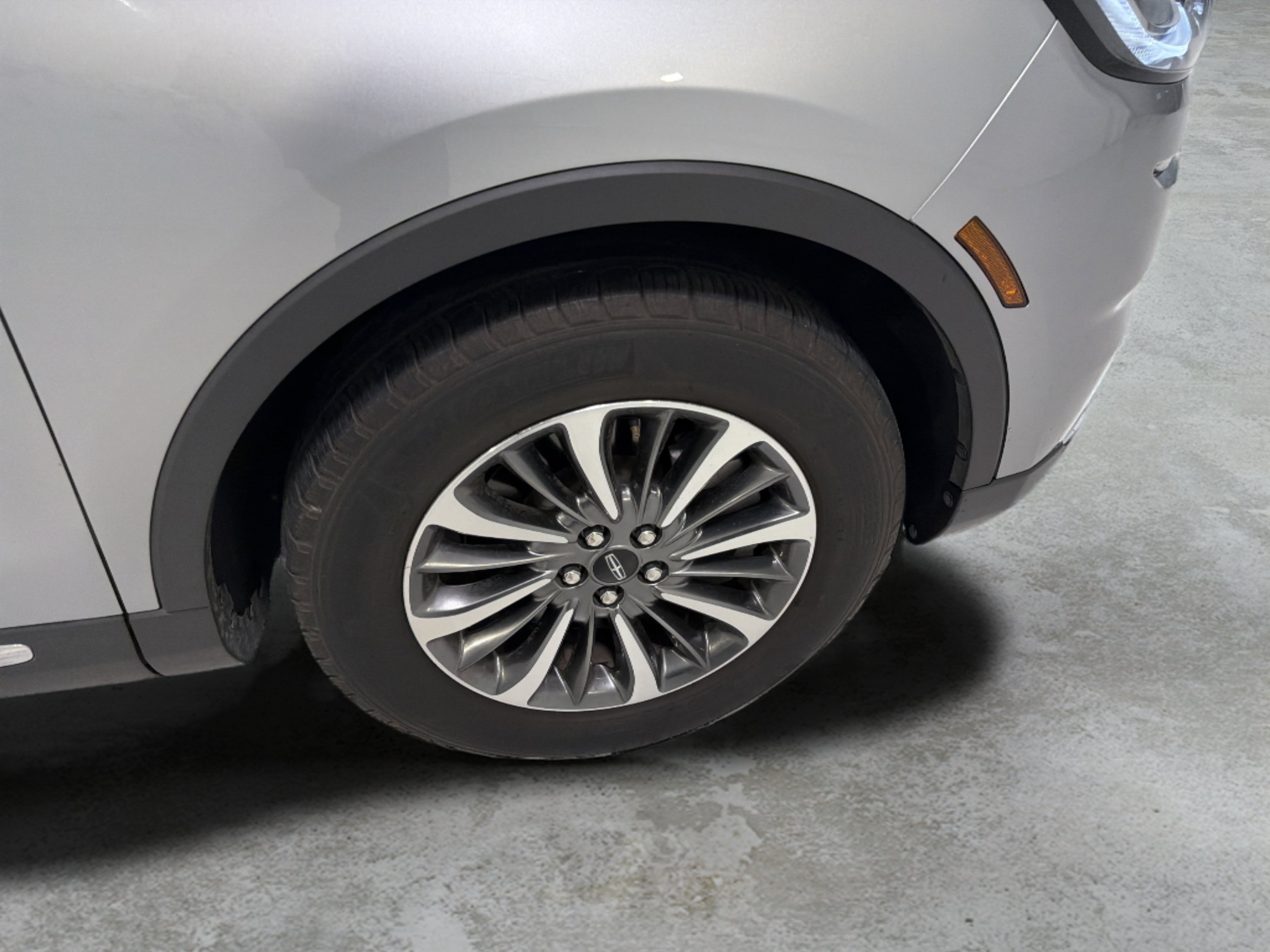Used 2023 Lincoln Nautilus FWD w/ Premium Package image 11