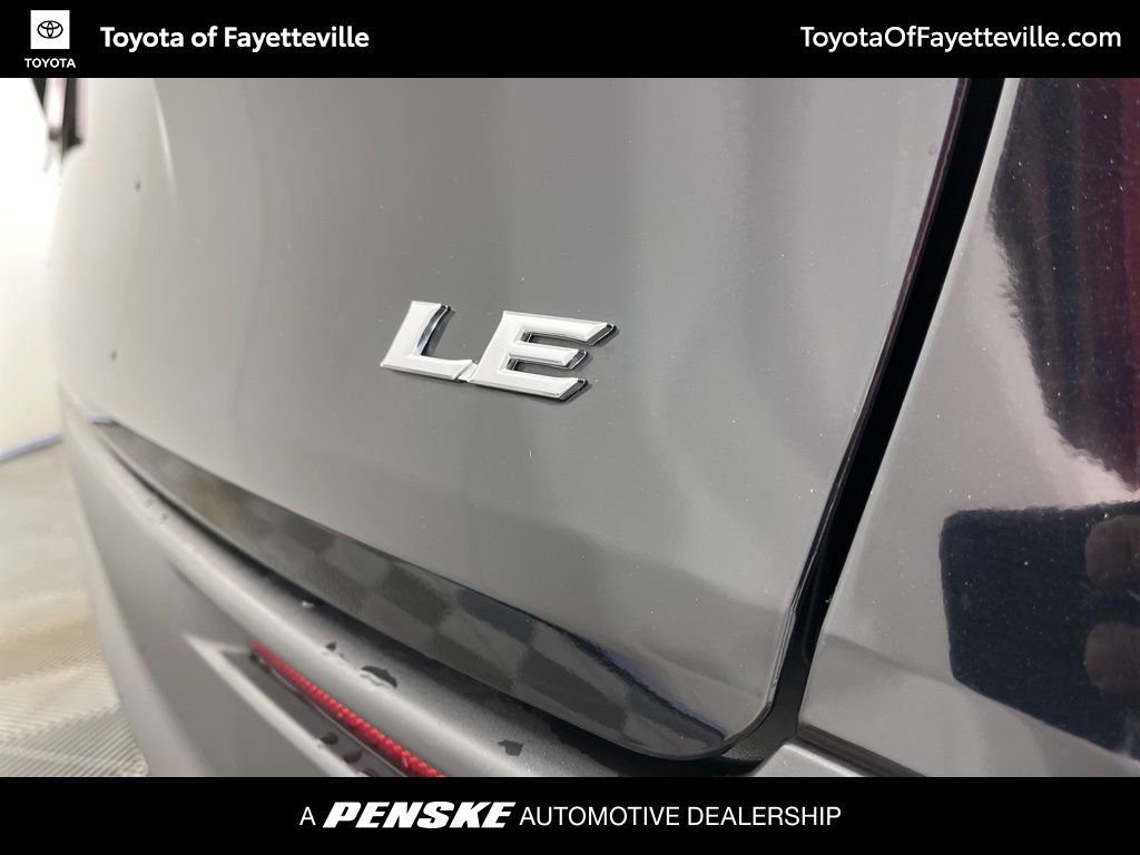 Used 2025 Toyota Sienna LE w/ LE Plus Package image 4