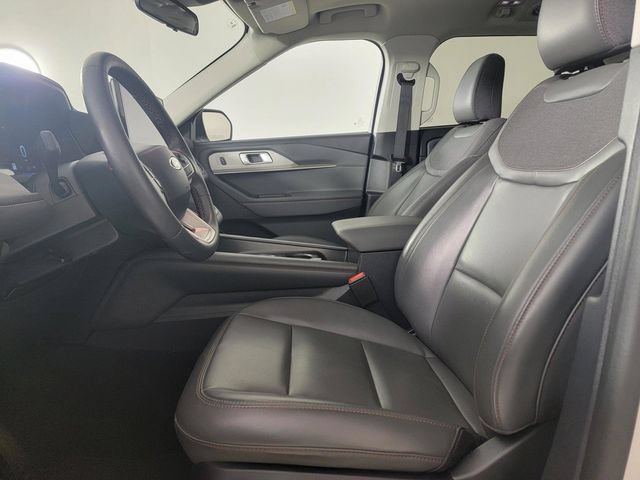 Used 2025 Ford Explorer Active w/ Active Comfort Package AWD/4WD image 13