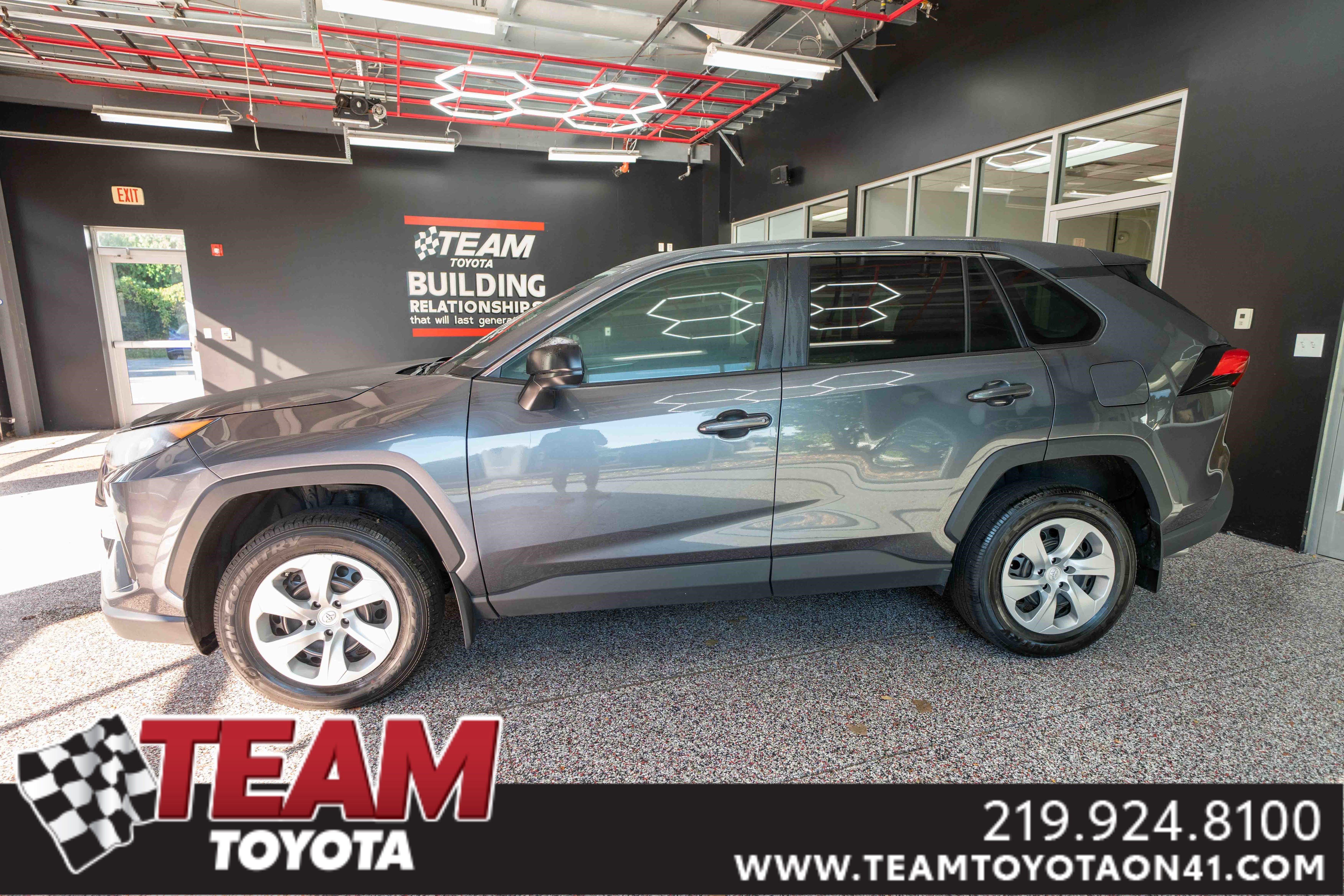 Used 2022 Toyota RAV4 LE AWD/4WD image 1