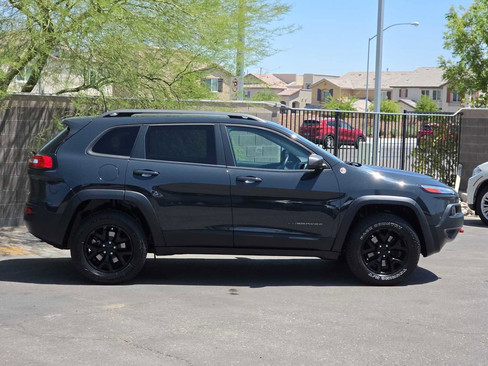 Used 2017 Jeep Cherokee Trailhawk w/ Cold Weather Group AWD/4WD image 9