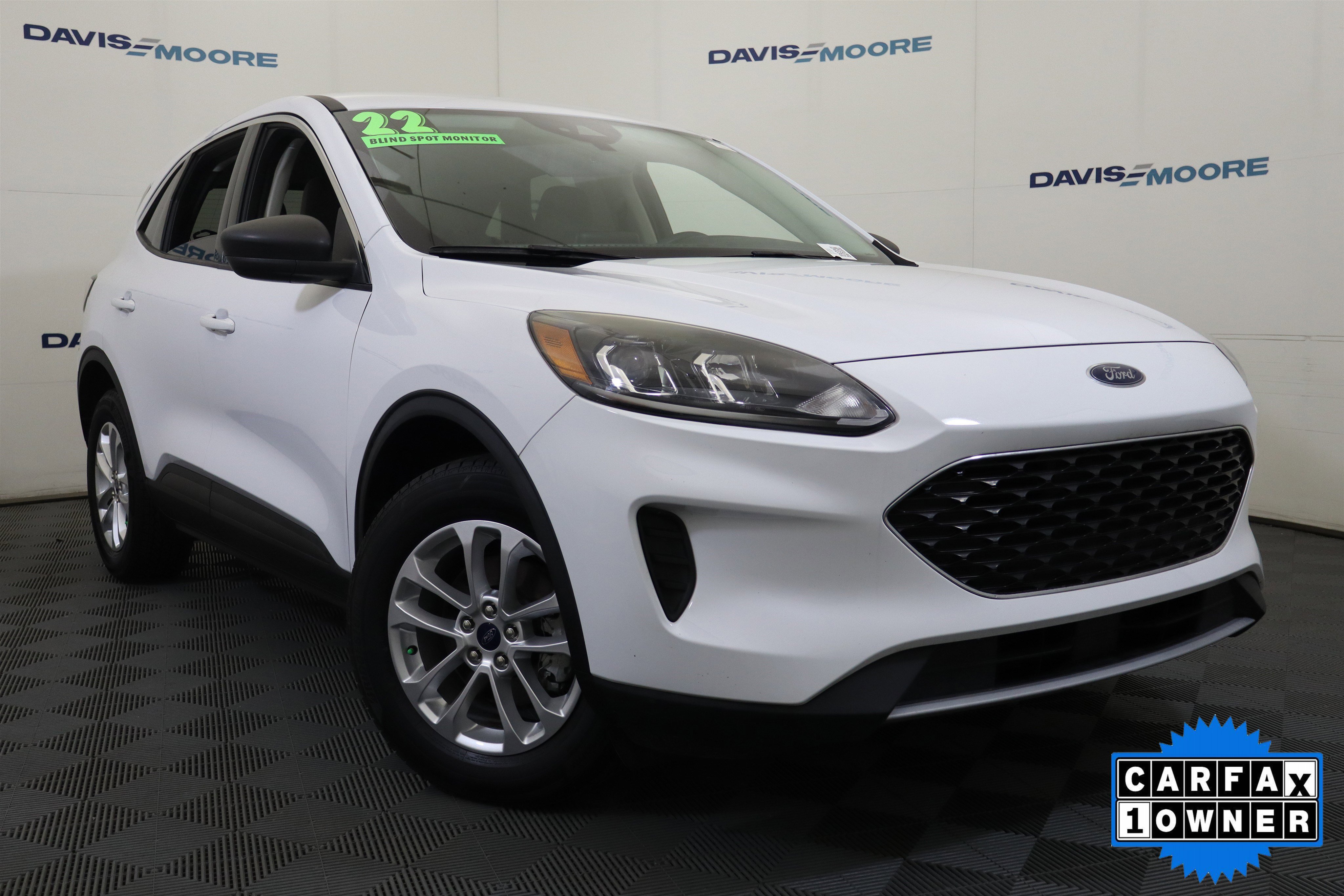 Used 2022 Ford Escape SE image 2