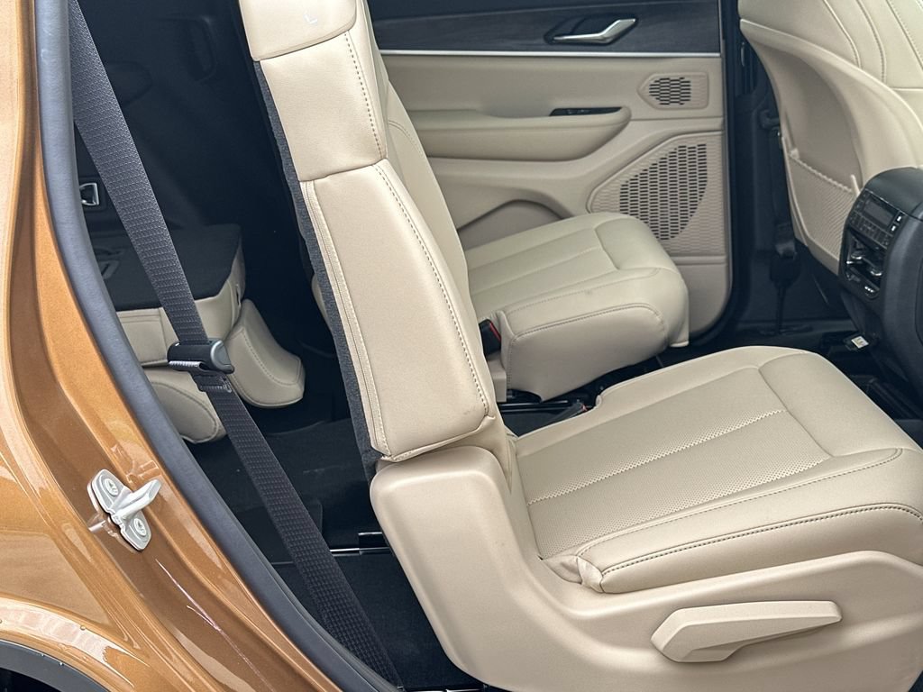 New 2026 Jeep Grand Cherokee L Limited w/ Luxury Tech Group II AWD/4WD image 15