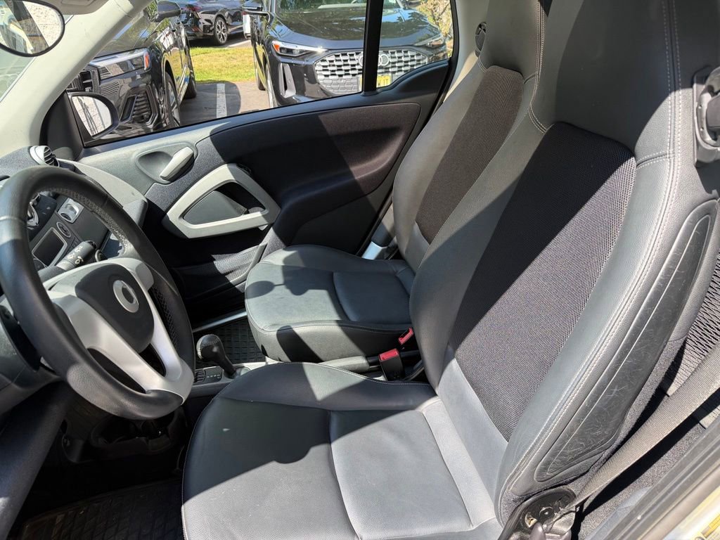 Used 2013 smart fortwo passion RWD image 5