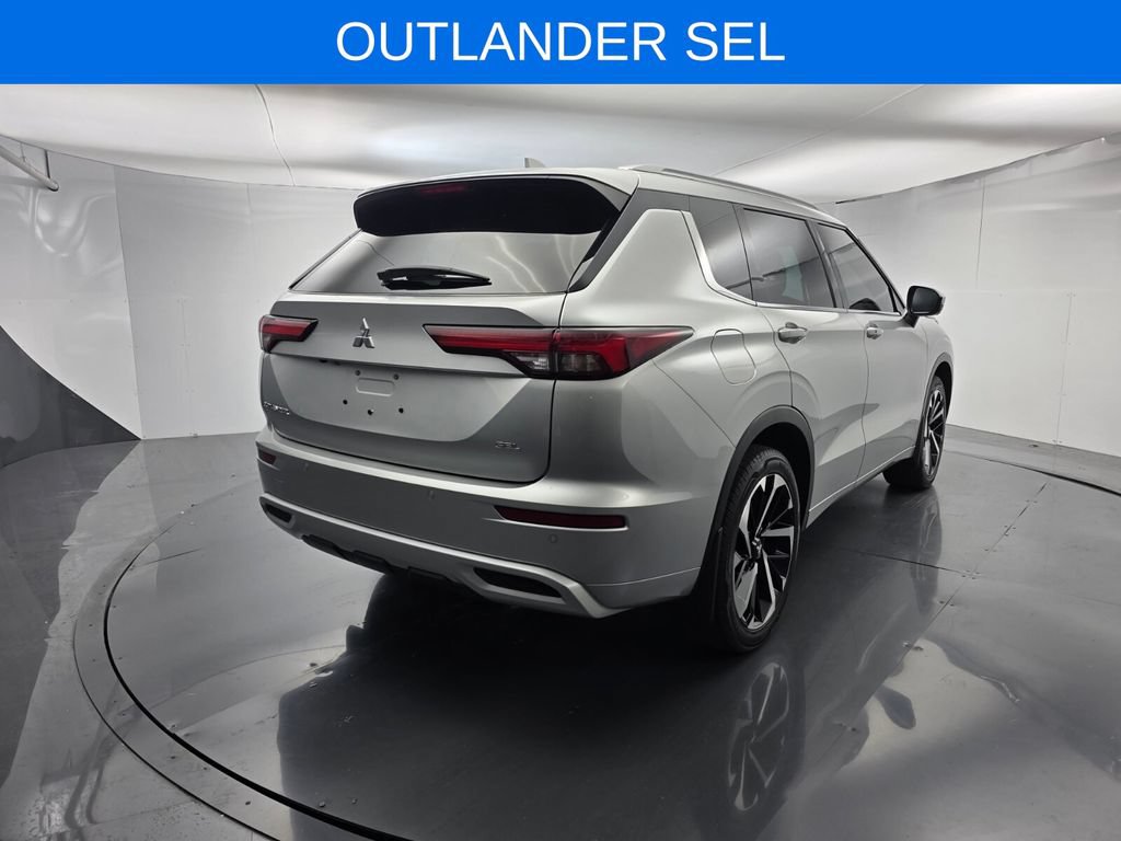 Used 2023 Mitsubishi Outlander SEL FWD image 4