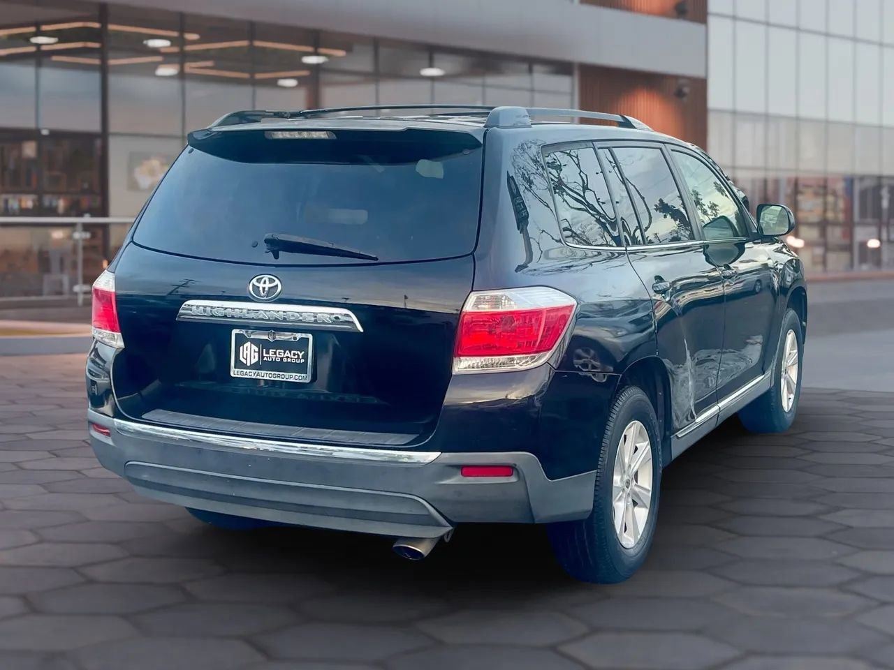 Used 2012 Toyota Highlander SE image 3