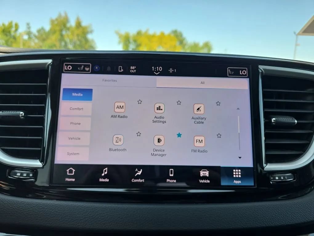 Used 2023 Chrysler Pacifica Touring-L FWD image 28