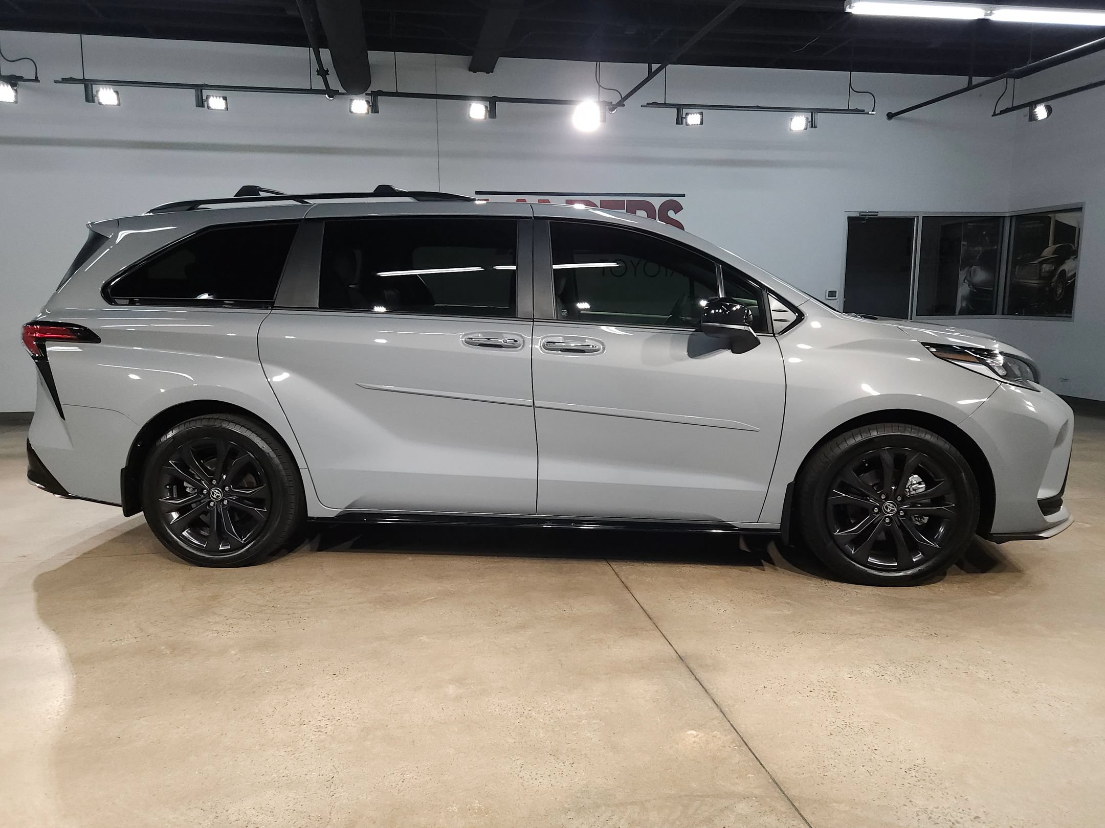 Certified 2025 Toyota Sienna XSE FWD image 8