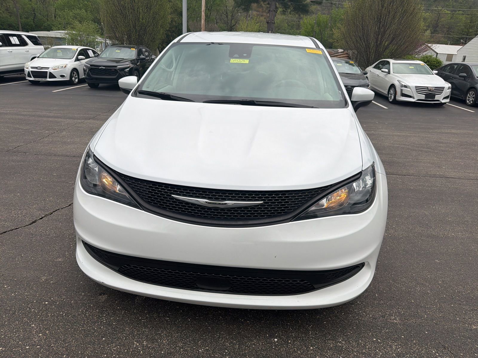 Used 2023 Chrysler Voyager LX FWD image 8