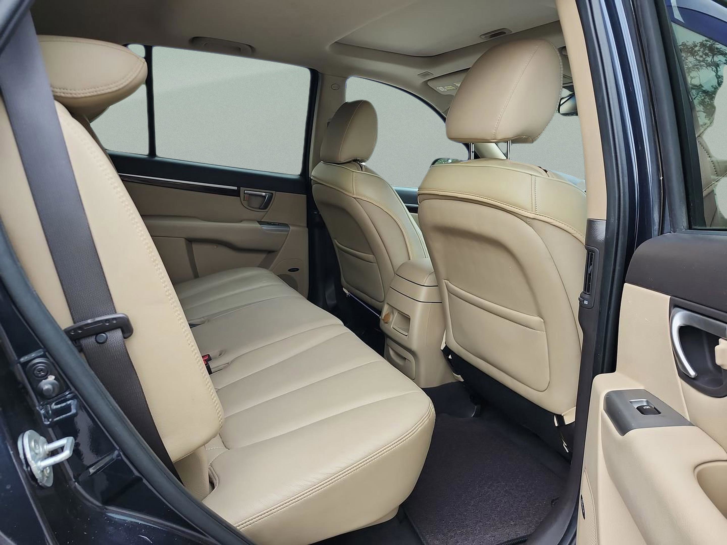 Used 2011 Hyundai Santa Fe Limited image 17