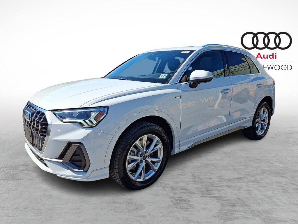 Used 2024 Audi Q3 2.0T Premium Plus w/ Premium Plus Package AWD/4WD image 3