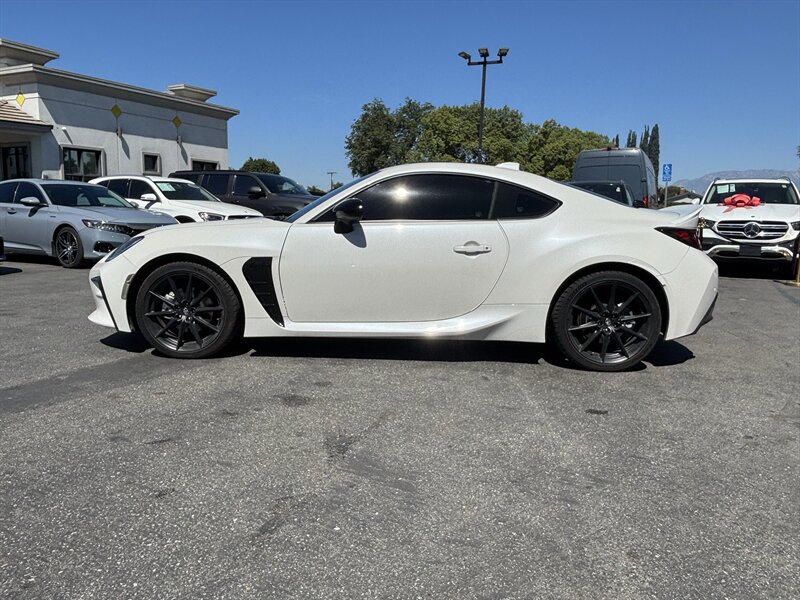 Used 2025 Toyota GR86 Premium w/ ALL Weather Mat Package (TMS) RWD image 2