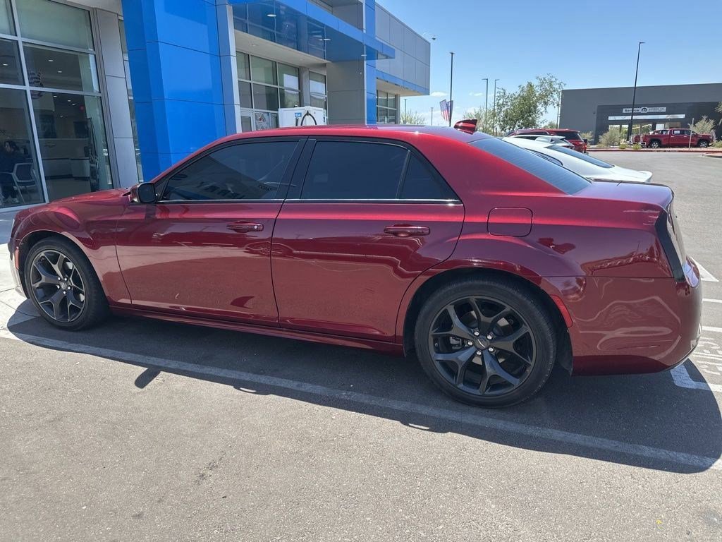 Used 2022 Chrysler 300 Touring L w/ Comfort Group RWD image 2