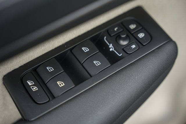 New 2026 Volvo XC40 B5 Ultra w/ Protection Package Premier image 40