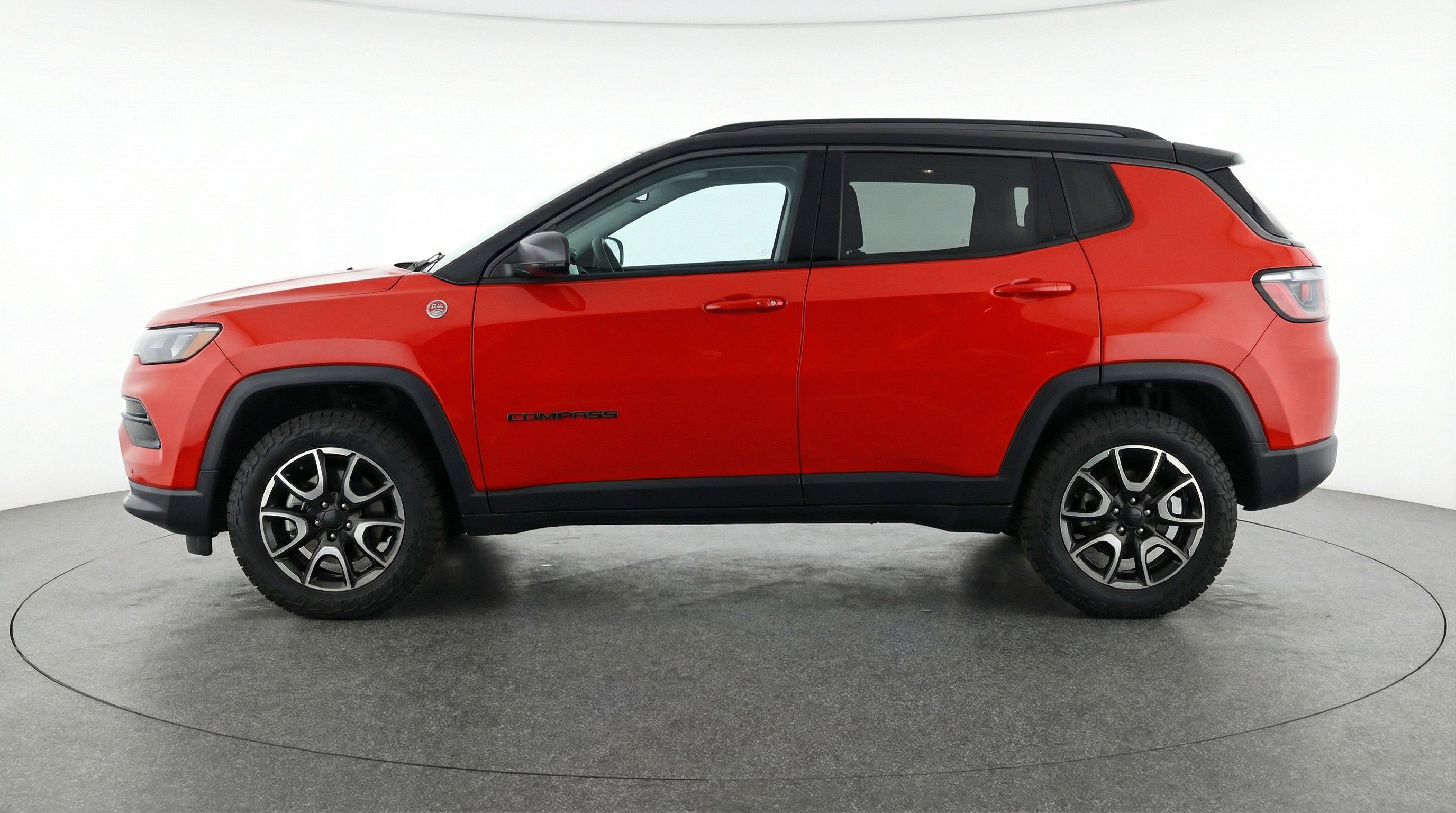 Used 2025 Jeep Compass Trailhawk AWD/4WD image 5