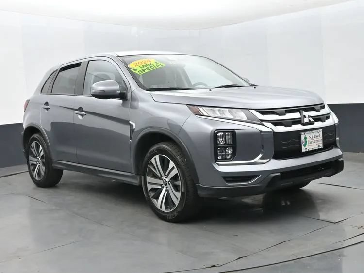 Used 2024 Mitsubishi Outlander Sport SE AWD/4WD image 2