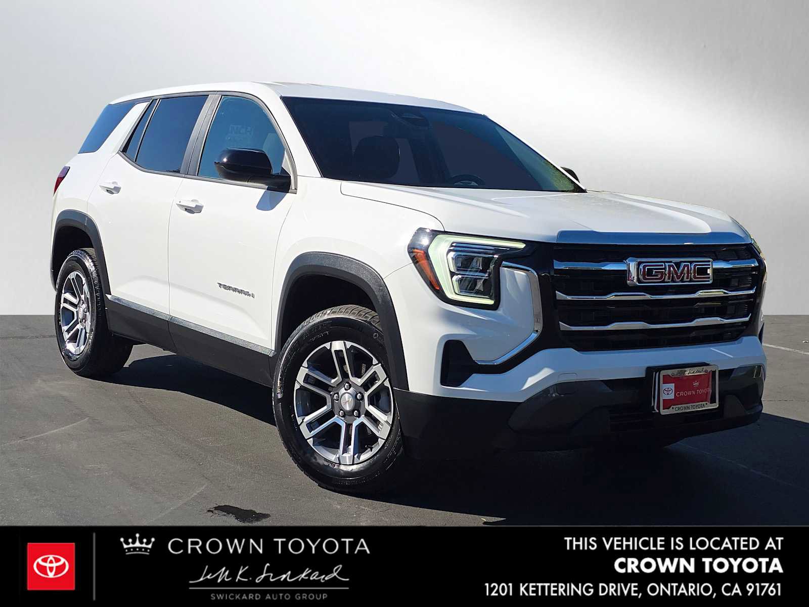 Used 2025 GMC Terrain Elevation image 1