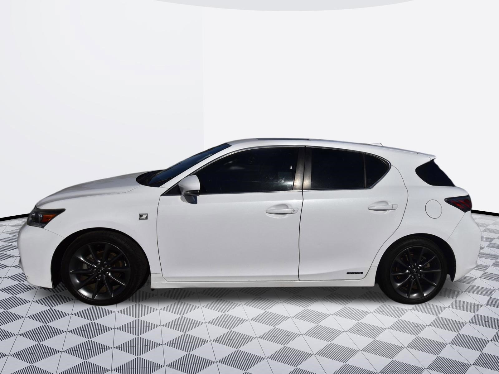 Used 2013 Lexus CT 200h w/ F Sport Pkg w/Nuluxe Trim FWD image 4