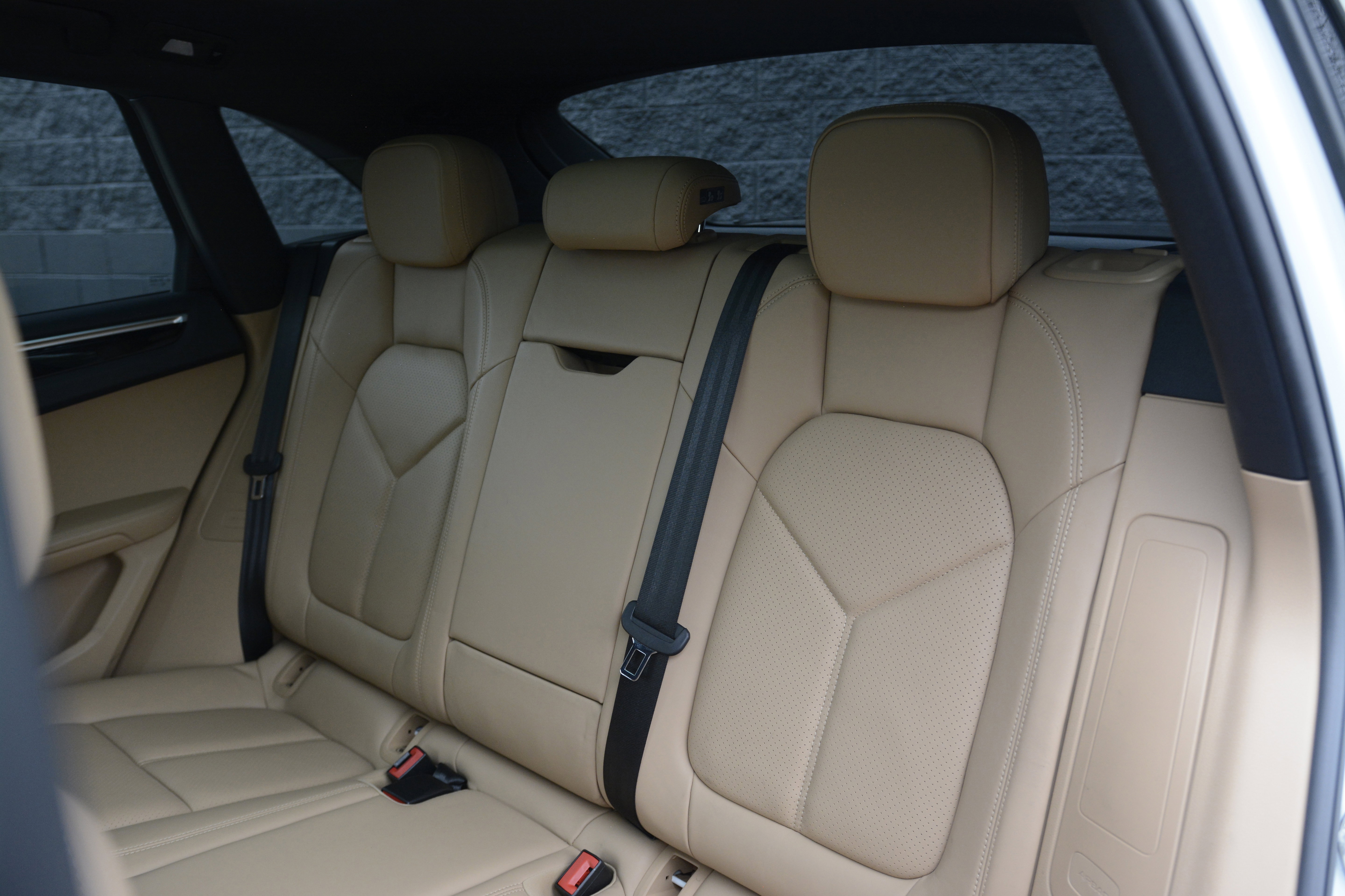 Certified 2018 Porsche Macan S AWD/4WD image 32