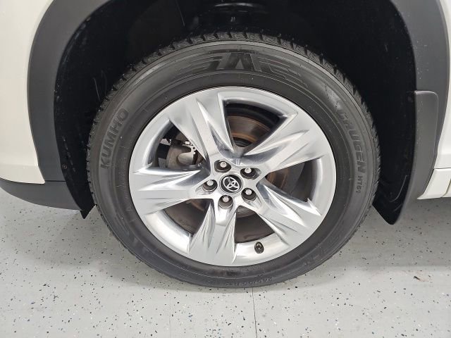 Used 2017 Toyota Highlander Limited image 9