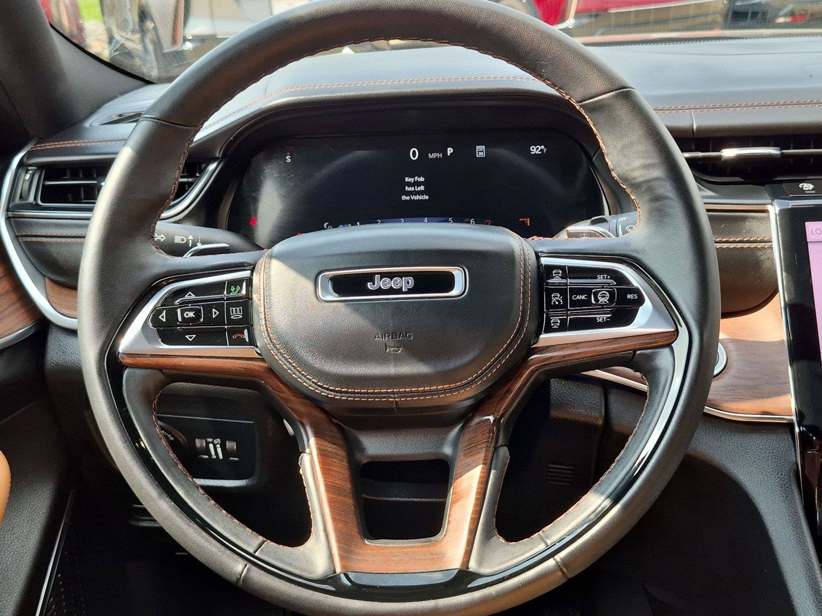 Used 2025 Jeep Grand Cherokee Summit w/ Adv Protech Group IV AWD/4WD image 15