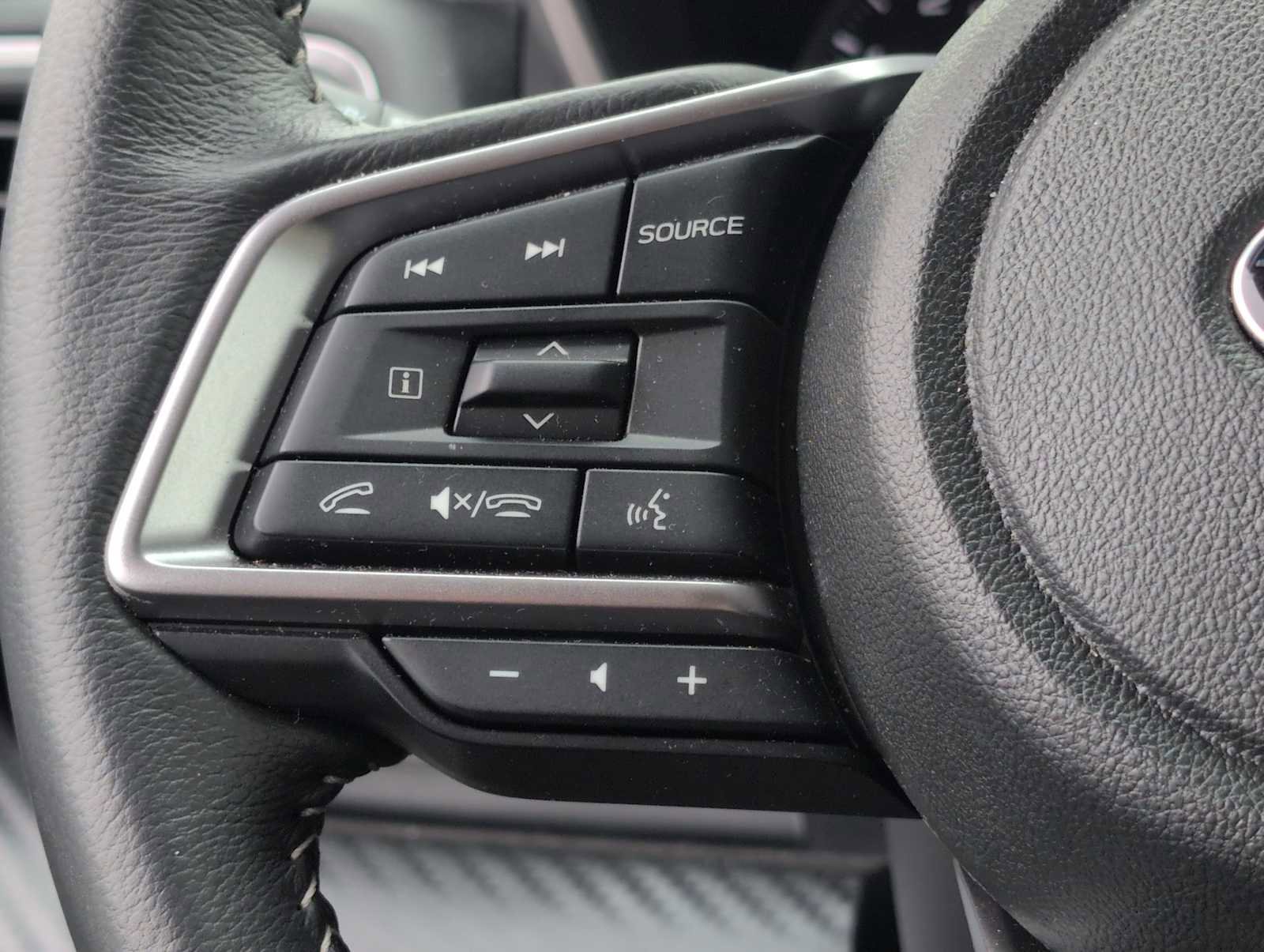 Used 2025 Subaru Ascent Premium image 23