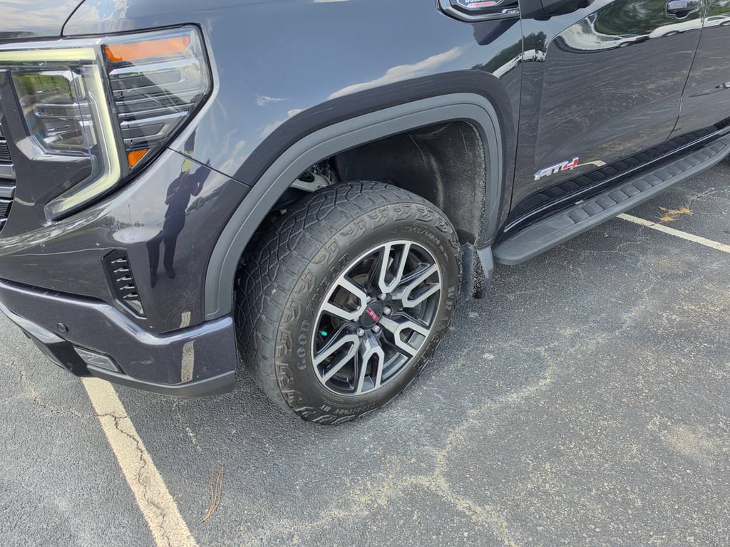 Used 2024 GMC Sierra 1500 AT4 w/ Technology Package AWD/4WD image 2