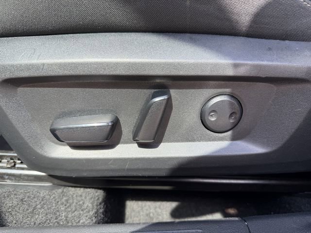 Used 2025 Nissan Rogue SV AWD/4WD image 24