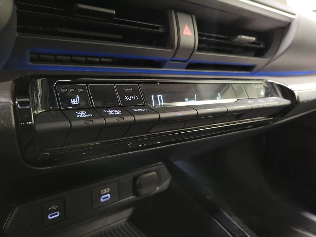 Used 2023 Toyota Prius XLE AWD/4WD image 21