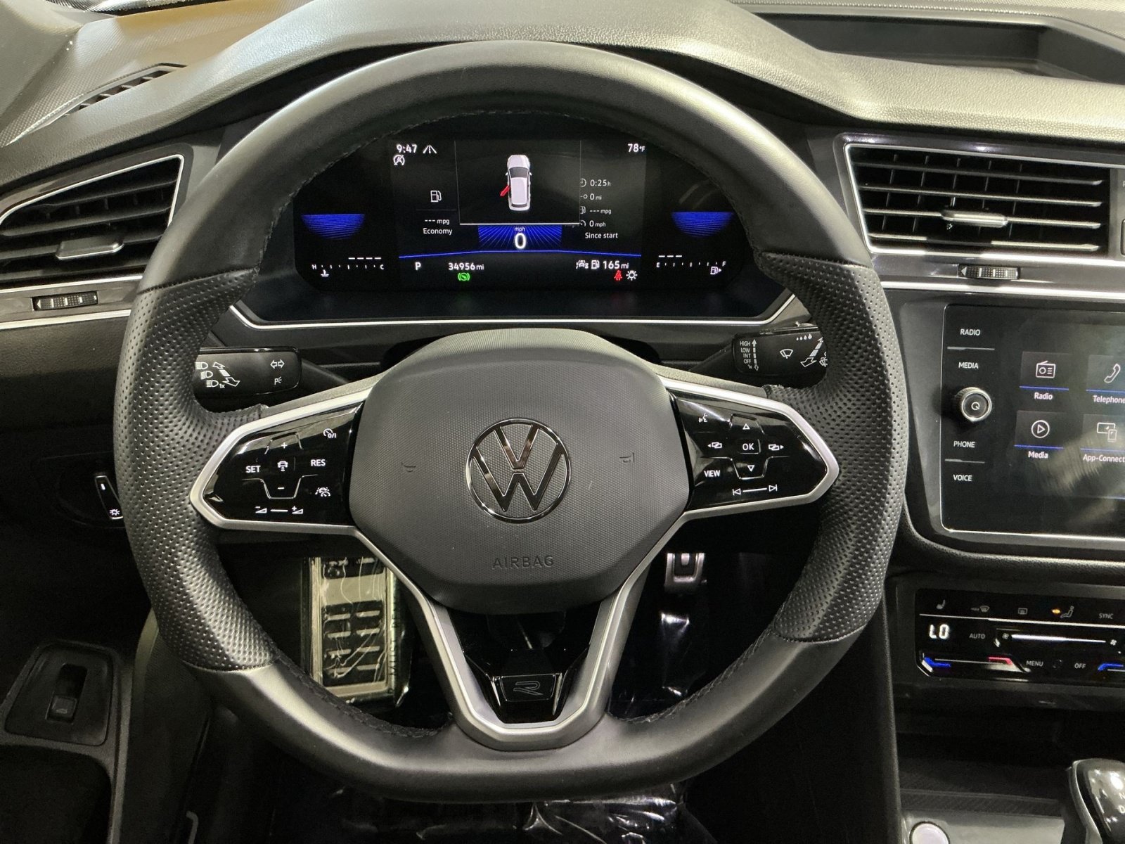 Used 2024 Volkswagen Tiguan SE R-Line AWD/4WD image 17