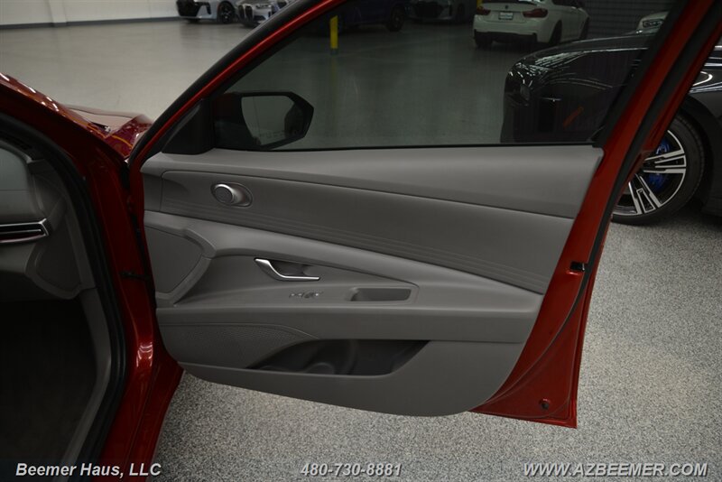 Used 2024 Hyundai Elantra SEL FWD image 38