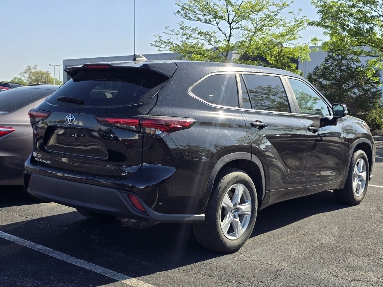 Certified 2025 Toyota Highlander LE image 7