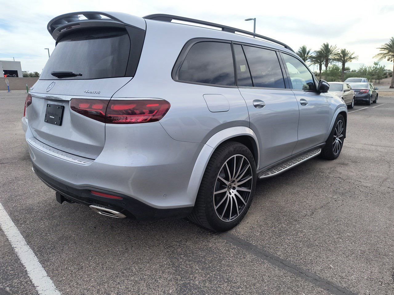 Used 2025 Mercedes-Benz GLS 580 4MATIC image 4