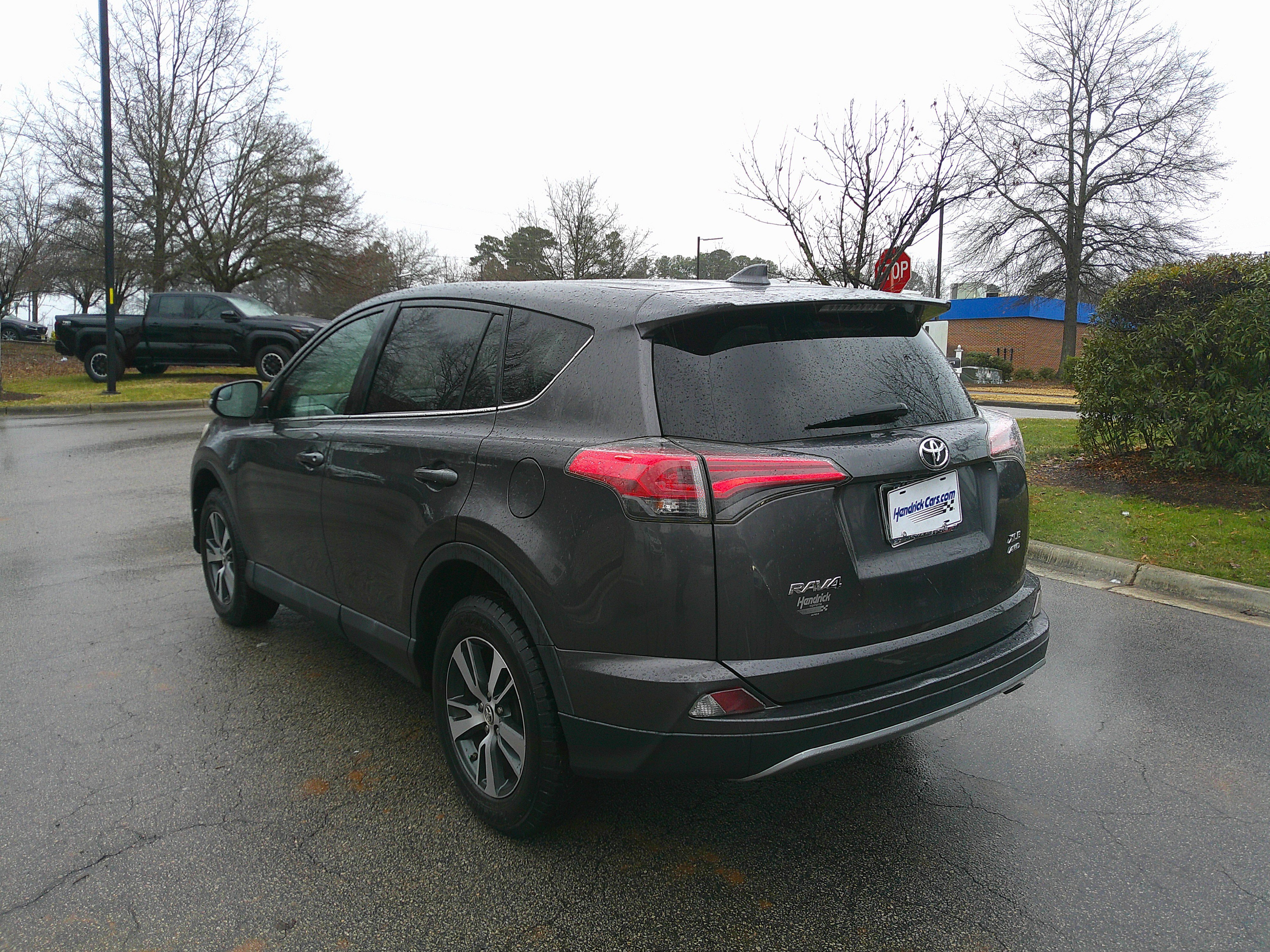 Used 2018 Toyota RAV4 XLE image 10