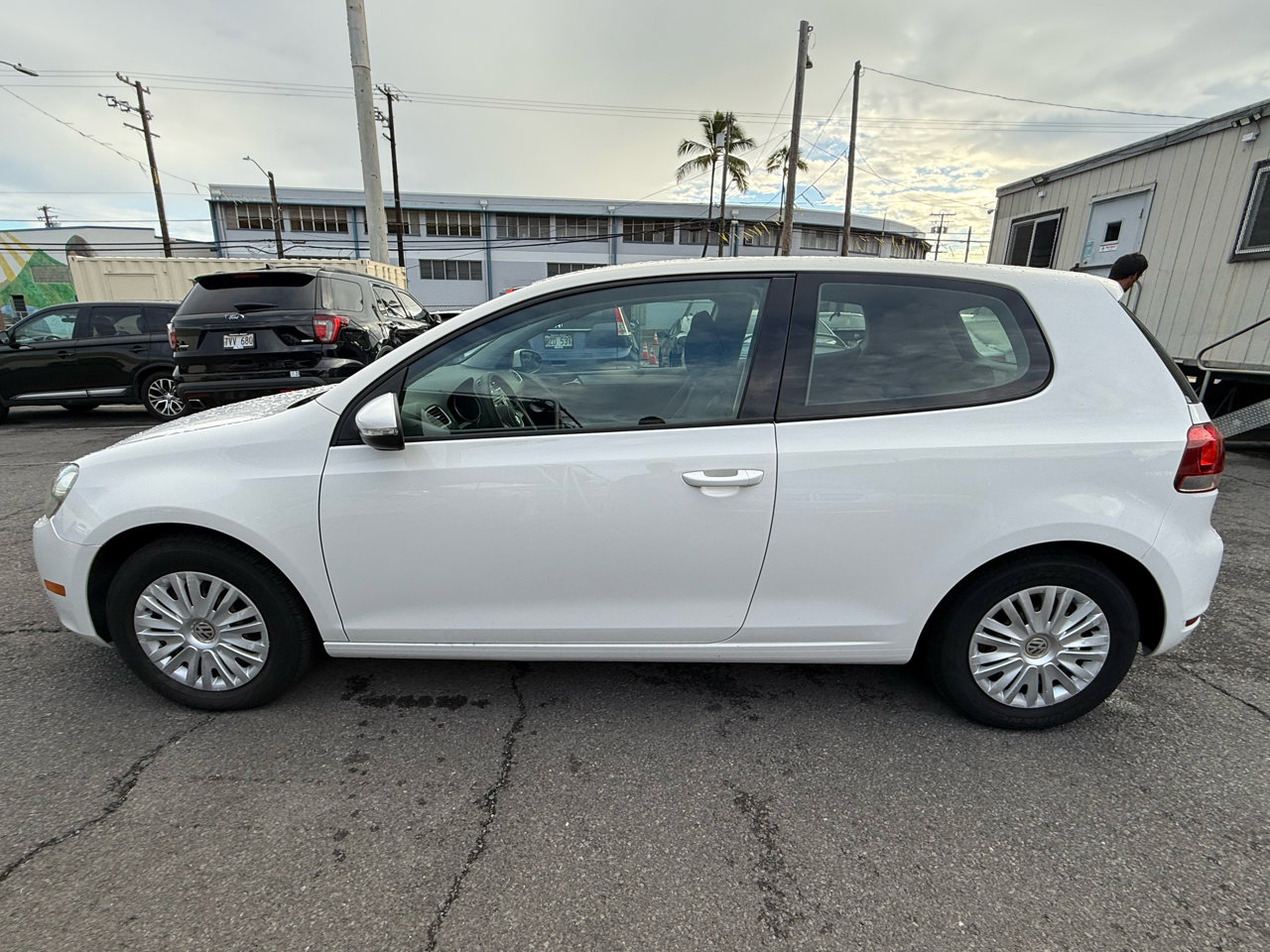 Used 2010 Volkswagen Golf 2-Door image 2